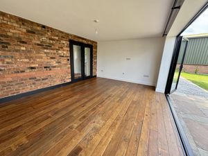 Lounge- click for photo gallery